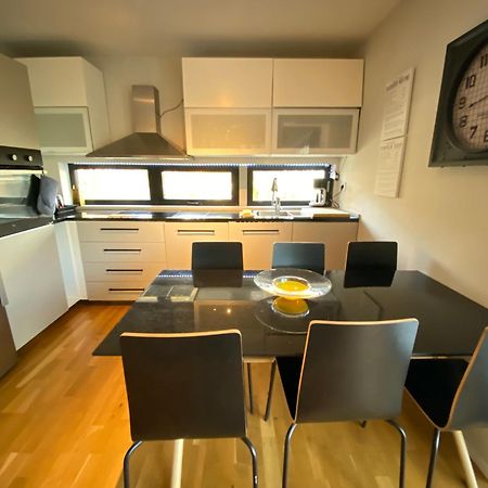 Townhouse On Arlanda Stockholm Metro Line - Easy Checkin Villa Sollentuna Kültér fotó