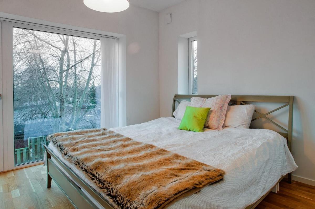 Townhouse On Arlanda Stockholm Metro Line - Easy Checkin Villa Sollentuna Kültér fotó
