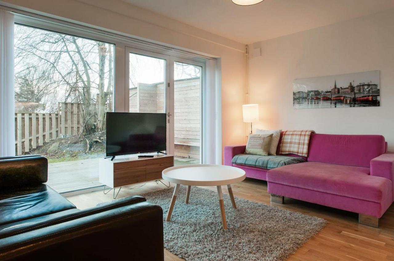 Townhouse On Arlanda Stockholm Metro Line - Easy Checkin Villa Sollentuna Kültér fotó