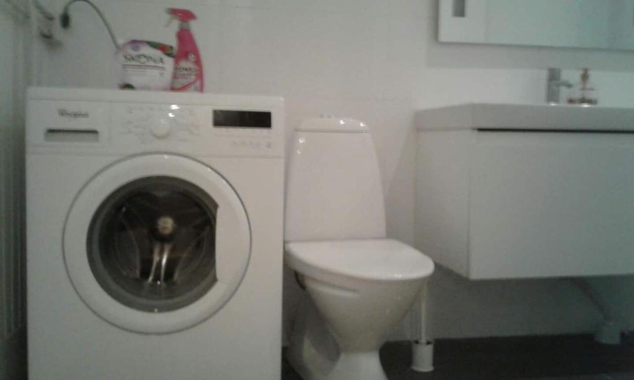 Townhouse On Arlanda Stockholm Metro Line - Easy Checkin Villa Sollentuna Kültér fotó