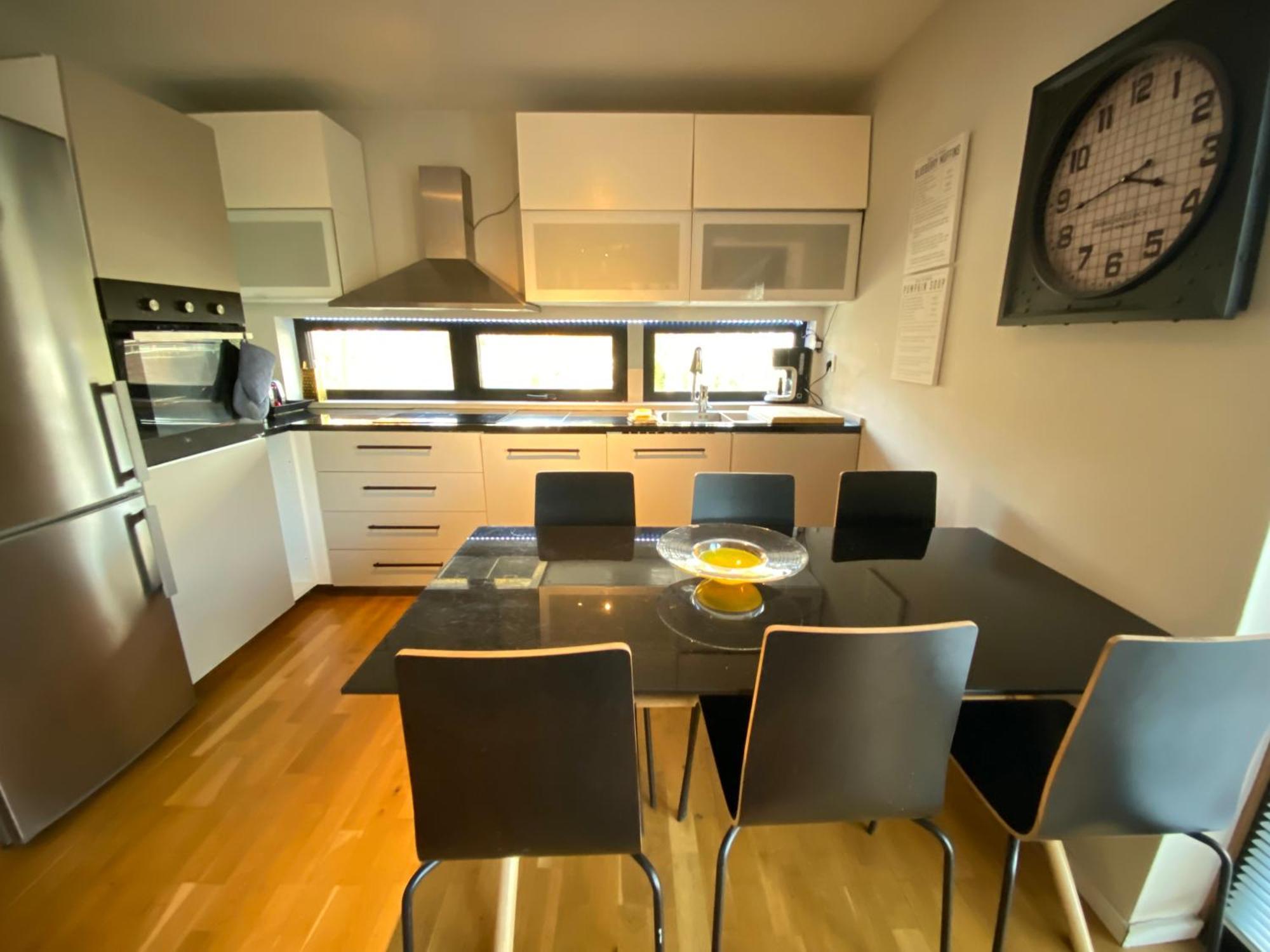 Townhouse On Arlanda Stockholm Metro Line - Easy Checkin Villa Sollentuna Kültér fotó